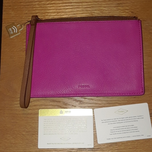 Fossil Handbags - 🆕️Fossil Wristlet